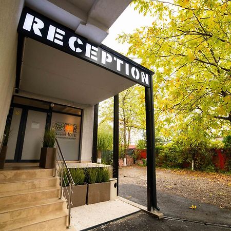 الشقق الفندقية أوتوبينفي  Bucharest Airport Accomodation المظهر الخارجي الصورة