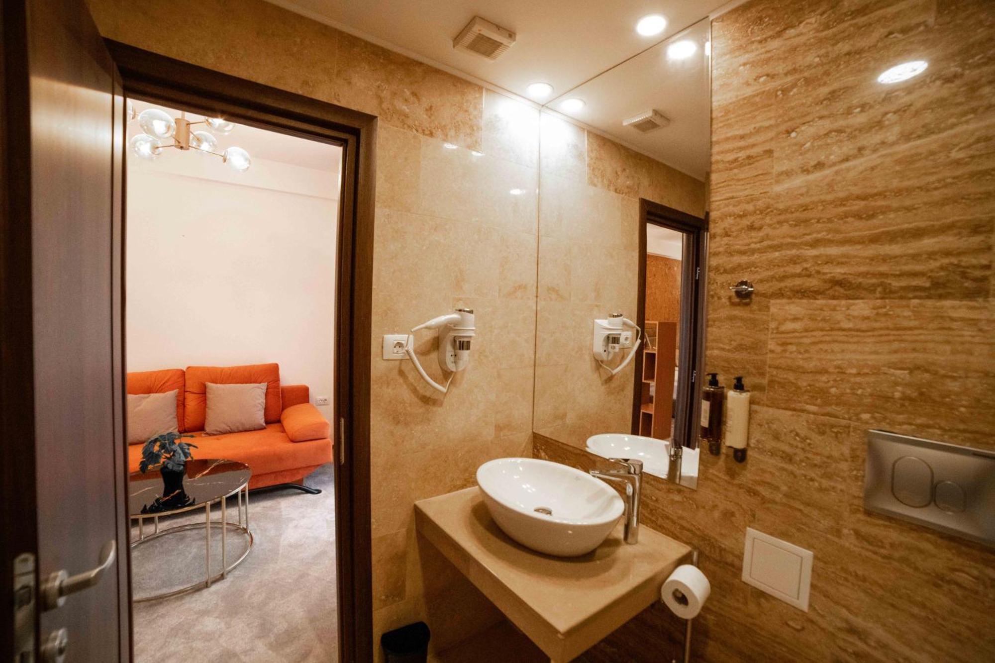 الشقق الفندقية أوتوبينفي  Bucharest Airport Accomodation المظهر الخارجي الصورة