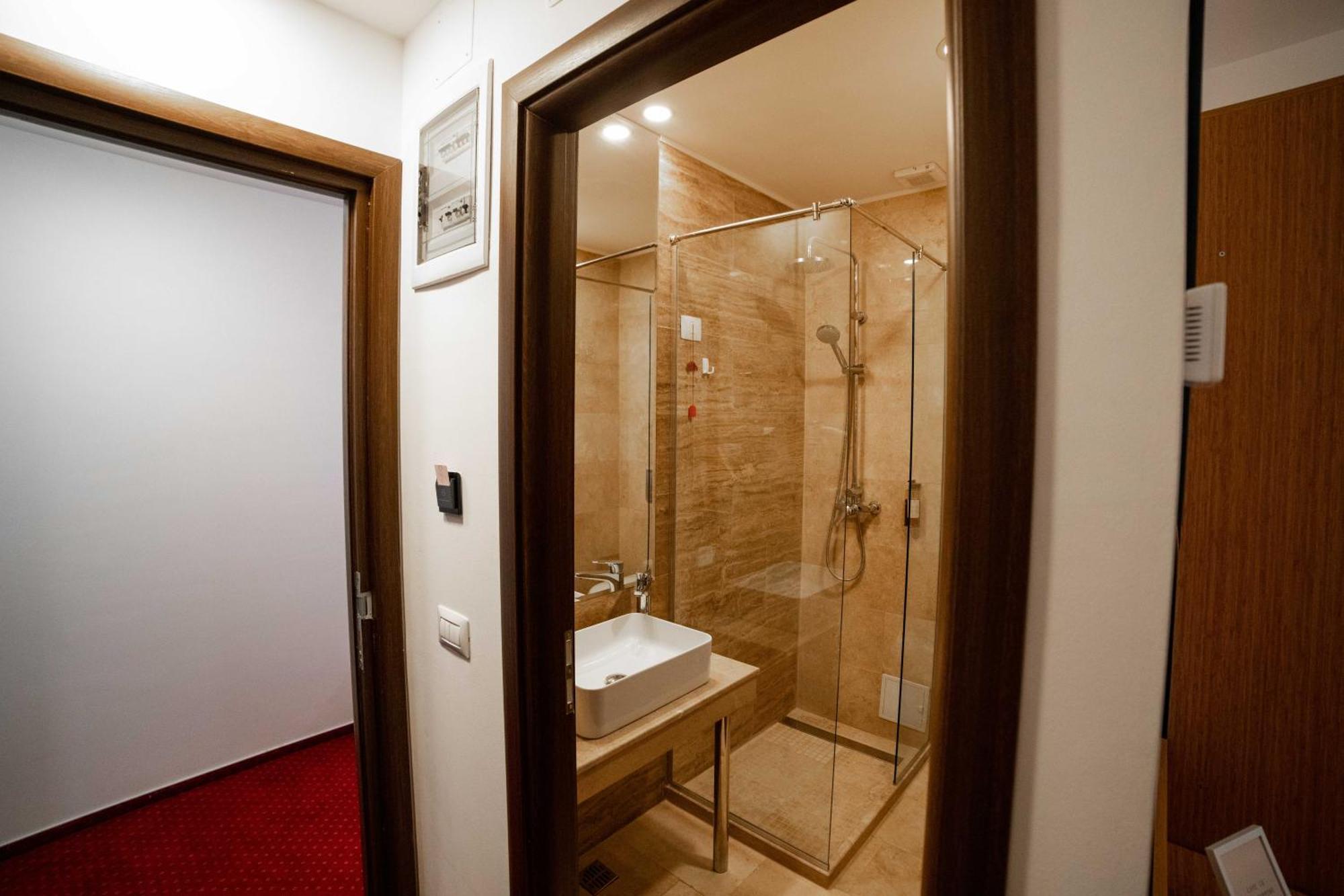الشقق الفندقية أوتوبينفي  Bucharest Airport Accomodation المظهر الخارجي الصورة