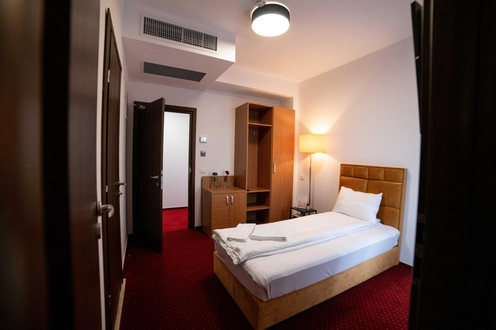 الشقق الفندقية أوتوبينفي  Bucharest Airport Accomodation المظهر الخارجي الصورة
