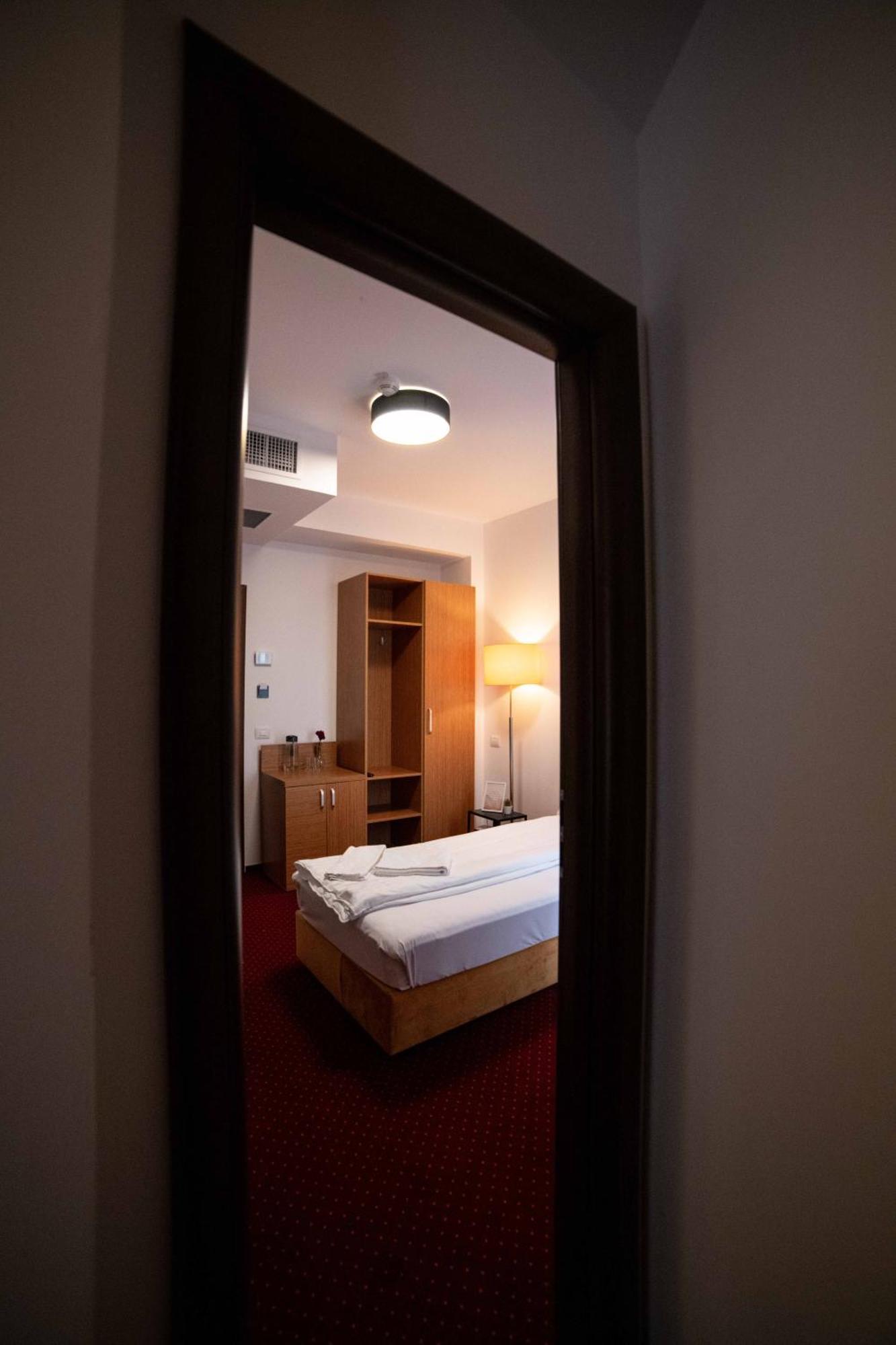 الشقق الفندقية أوتوبينفي  Bucharest Airport Accomodation المظهر الخارجي الصورة