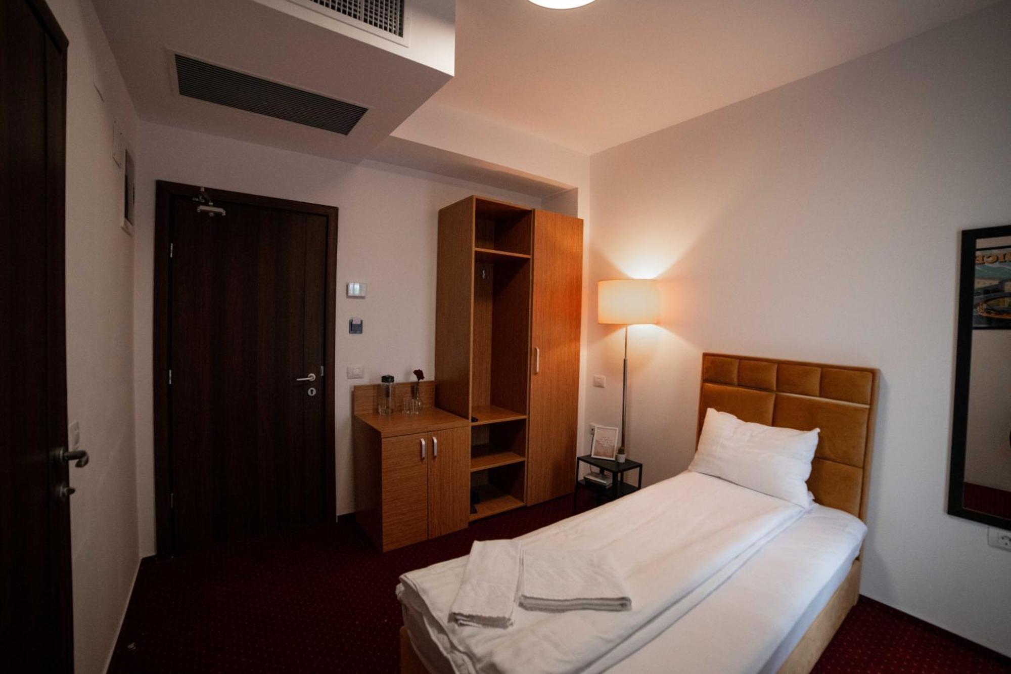 الشقق الفندقية أوتوبينفي  Bucharest Airport Accomodation المظهر الخارجي الصورة